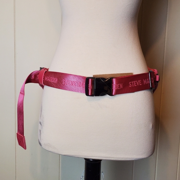 STEVE MADDEN candy pink nylon sling bag - Picture 8 of 9
